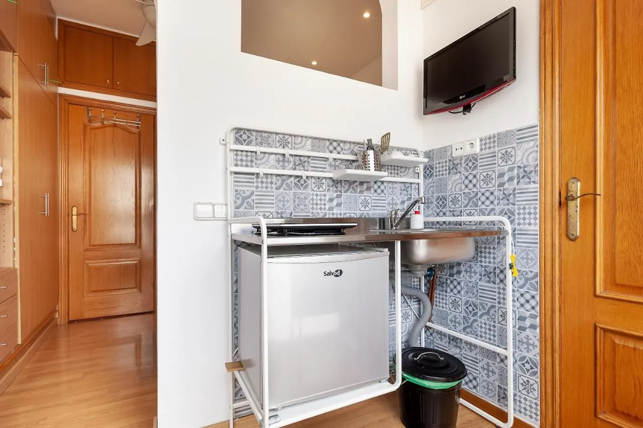 Habitación en casa particular Double Room With Private Bathroom And Private Kitchen Barcelona