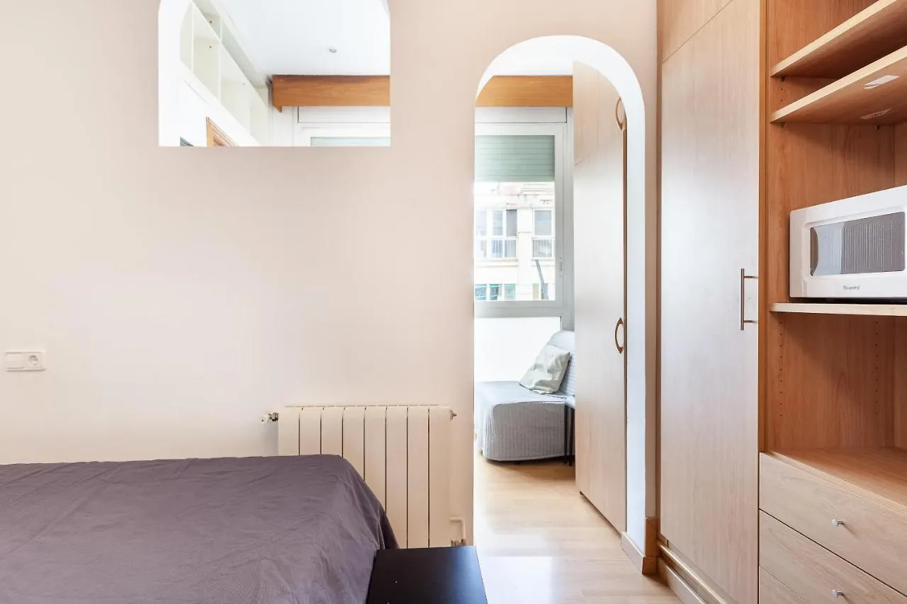 Habitación en casa particular Double Room With Private Bathroom And Private Kitchen Barcelona España